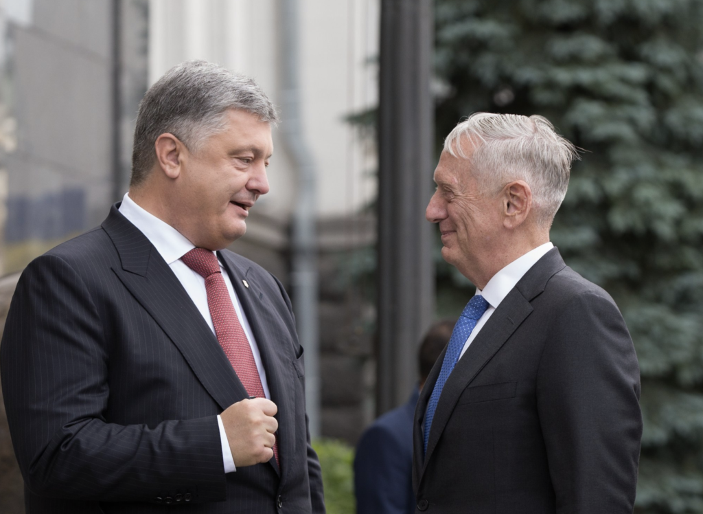Порошенко та Меттіс прокоментували надання оборонної зброї Україні